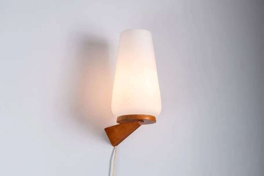 Sale Pamono Wall Lamp with Opal Glass Shade on Wooden Base from Philips