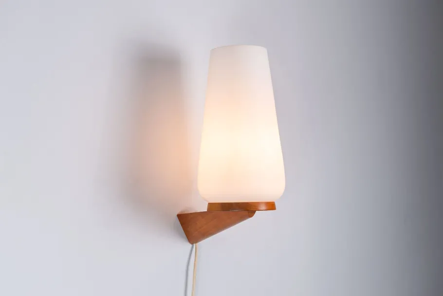 Sale Pamono Wall Lamp with Opal Glass Shade on Wooden Base from Philips