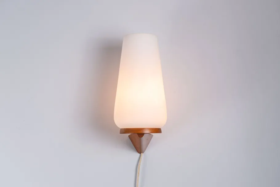 Sale Pamono Wall Lamp with Opal Glass Shade on Wooden Base from Philips