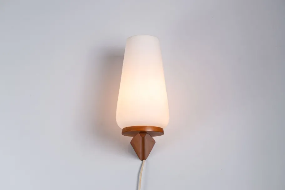 Sale Pamono Wall Lamp with Opal Glass Shade on Wooden Base from Philips