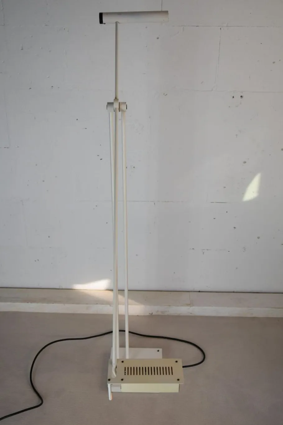 Sale Pamono White Samurai Floor Lamp by Shigeaki Asahara for Stilnovo, 1970s