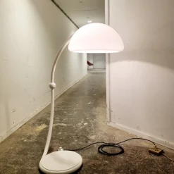 Online Pamono White Serpente Floor Lamp by Elio Martinelli for Martinelli Luce