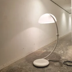 Online Pamono White Serpente Floor Lamp by Elio Martinelli for Martinelli Luce